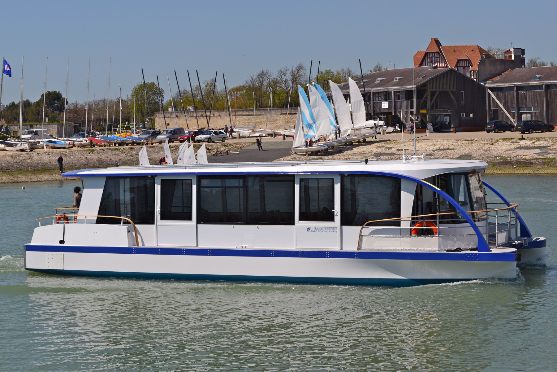 bateau_electrique_composite