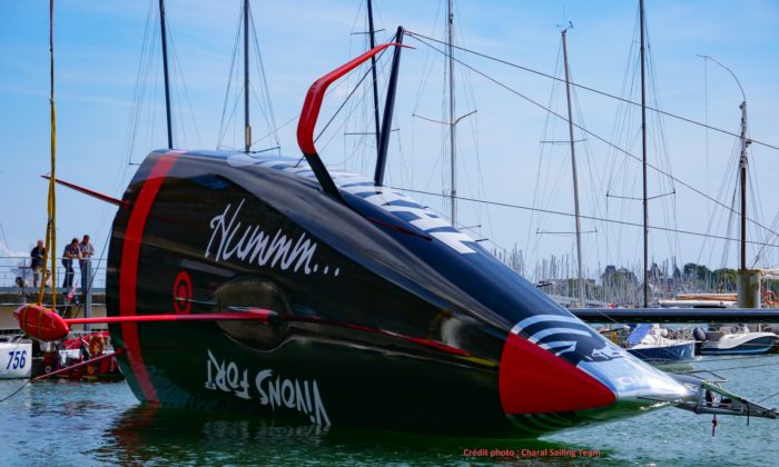 Charal bateau IMOCA foils carbone - mise à l'eau