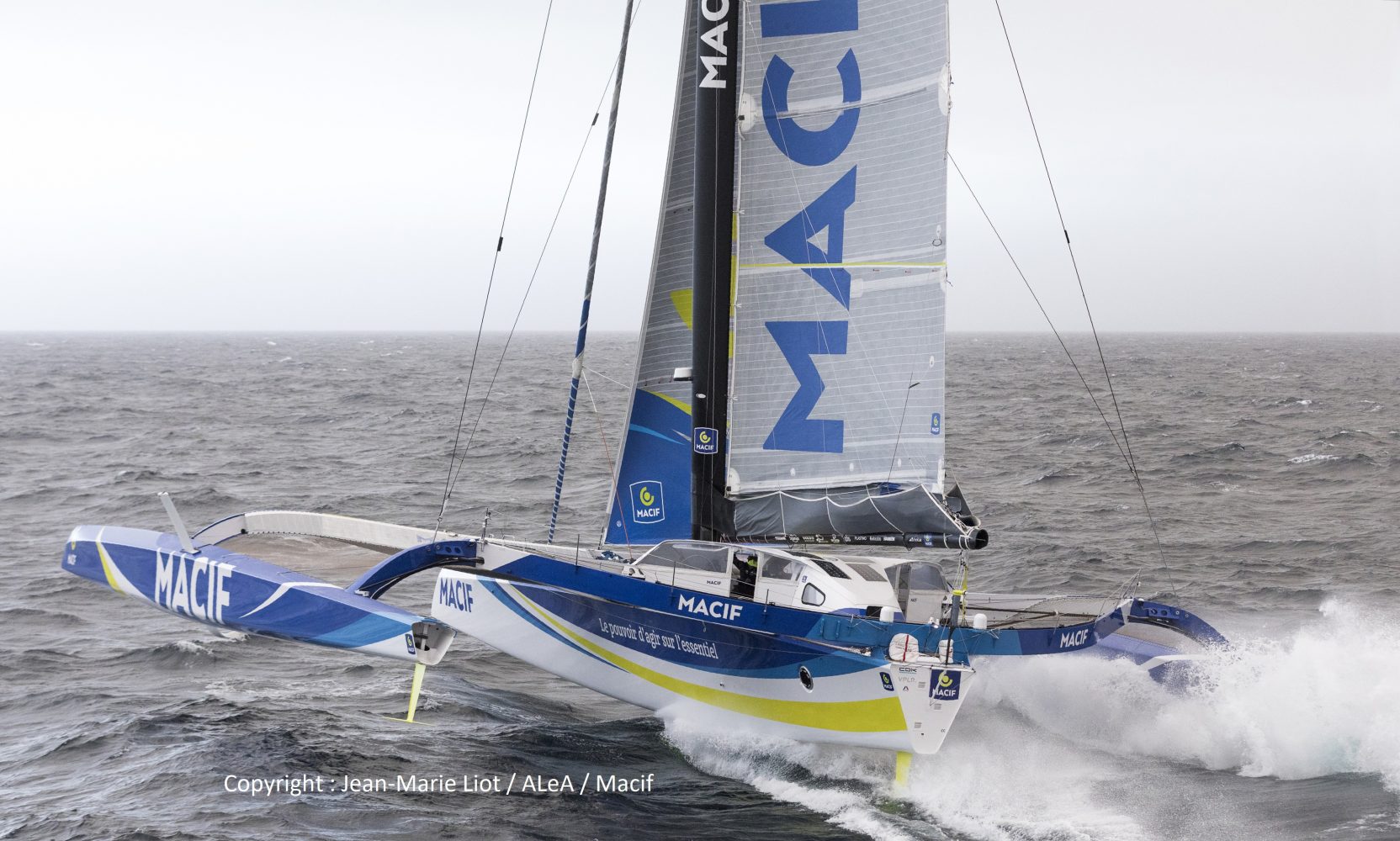 Macif Trimaran Francois gabart solo round the world record